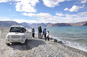 jeep safari pangong lake leh ladakh